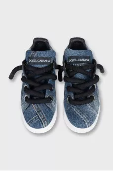 Blue sneakers with chunky laces