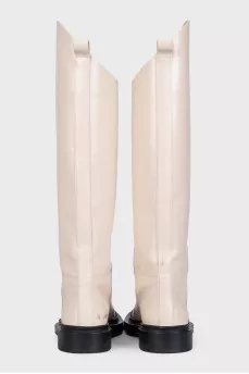 Белые сапоги из кожи