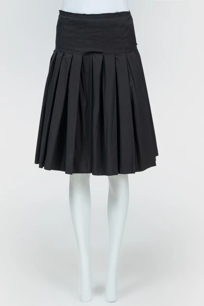 Black pleated skirt