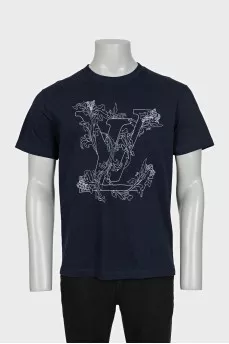Men's straight-cut T-shirt decorated with embroidery