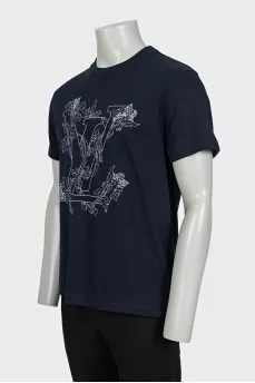 Men's straight-cut T-shirt decorated with embroidery