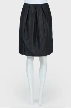 Large pleated graphite skirt