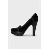 Velvet shoes with patent heels