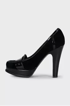 Velvet shoes with patent heels