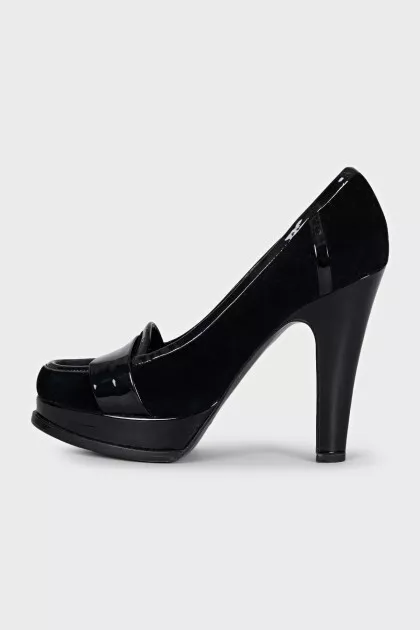 Velvet shoes with patent heels