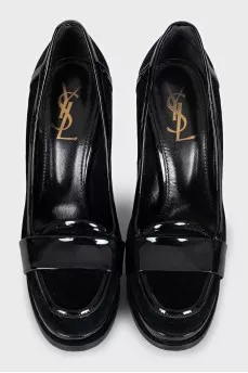 Velvet shoes with patent heels