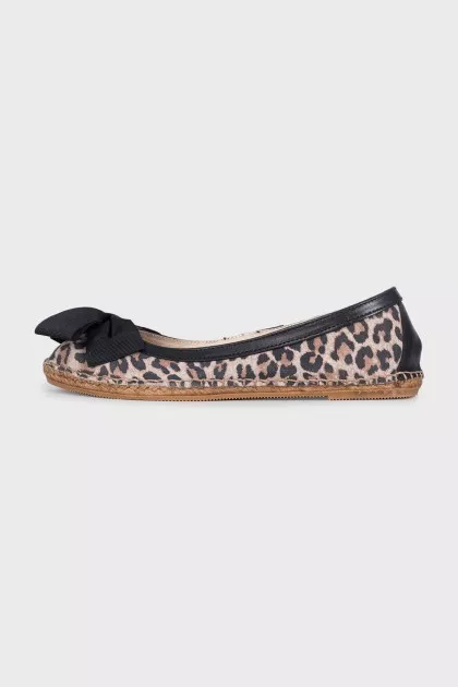 Animal print ballet flats with a bow
