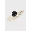 Rubber flip-flops decorated with camellia