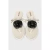 Rubber flip-flops decorated with camellia