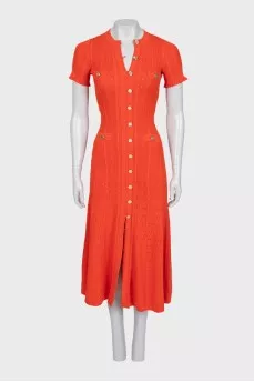 Fitted dress with buttons and perforations