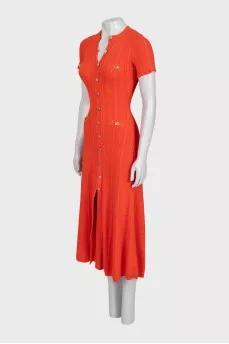 Fitted dress with buttons and perforations