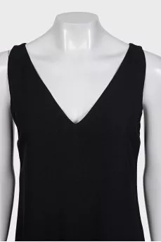 Straight-cut dress with a V-neck
