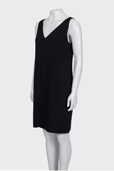 Straight-cut dress with a V-neck