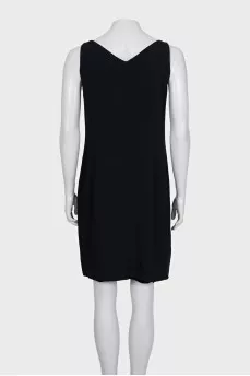Straight-cut dress with a V-neck