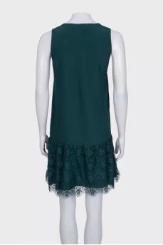 Straight cut dress decorated with lace at the bottom