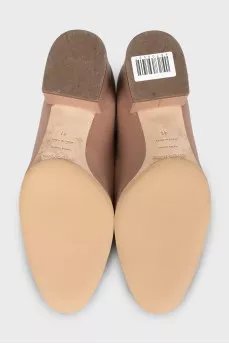 Туфли на каблуке из бежевой кожи