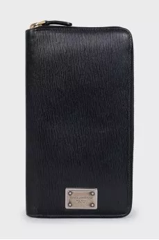 Men's textured leather zippered wallet