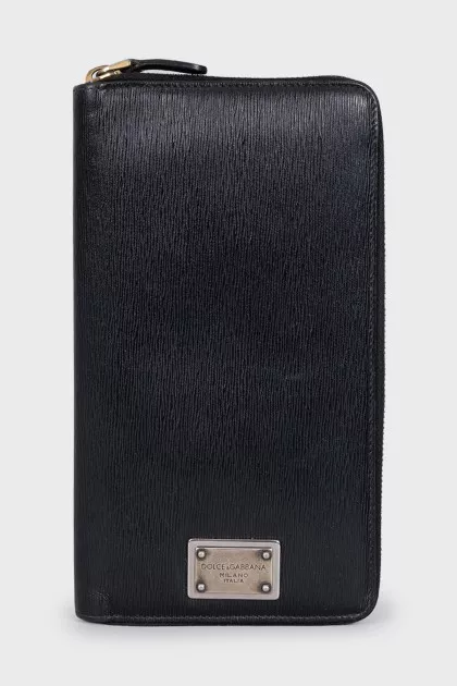 Men's textured leather zippered wallet