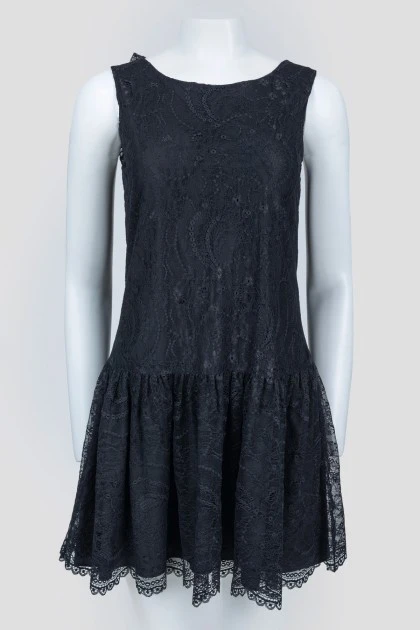Black lace sleeveless dress