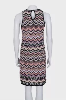 Straight dress with a printed button