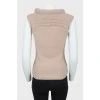 Beige knitted vest with brooch