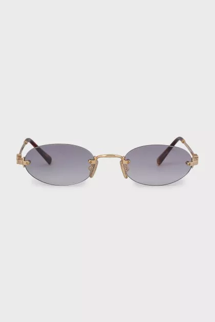 Oval shaped sunglasses in gold color