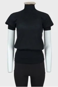 Woolen sweater with short-willed sleeves