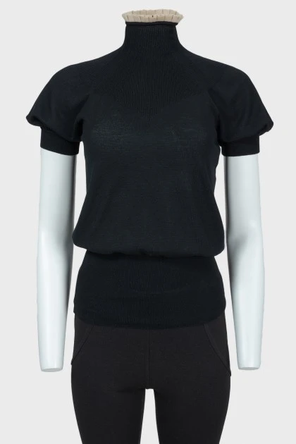 Woolen sweater with short-willed sleeves