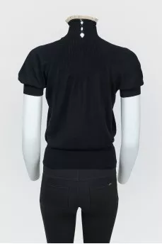 Woolen sweater with short-willed sleeves