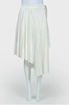 Pleated skirt with tag