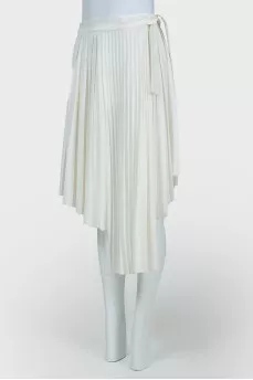 Pleated skirt with tag