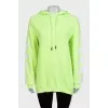 Зеленый худи oversize в фирменный принт