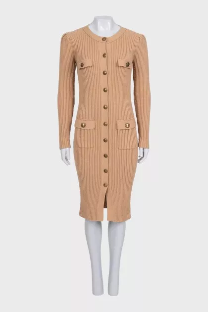 Fitted dress with buttons