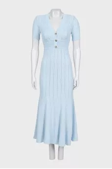 Fitted dress with buttons and tag