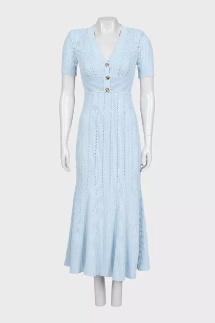 Fitted dress with buttons and tag