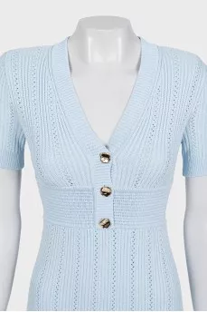 Fitted dress with buttons and tag