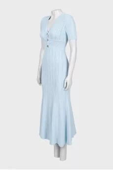 Fitted dress with buttons and tag