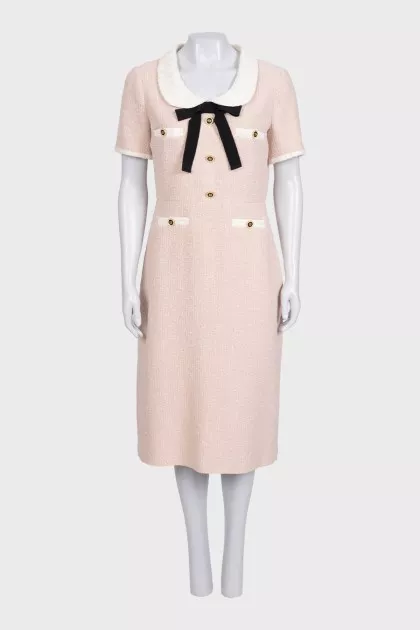 Fitted dress decorated with gold buttons