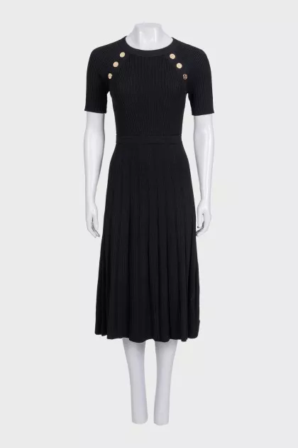 Fitted dress with signature buttons