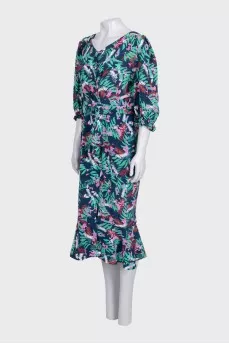 Blue straight-cut dress with a floral print