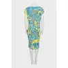 Fitted dress with a bright print