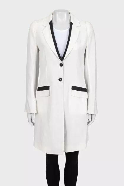 White straight-cut coat with pockets