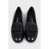 Leather loafers decorated with bows