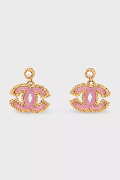 Decorated gold-plated earrings in the shape of a logo