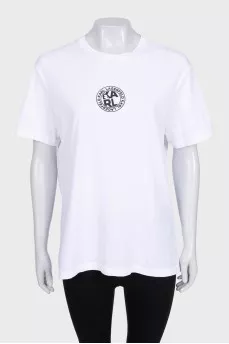 White straight-cut T-shirt with a brand logo