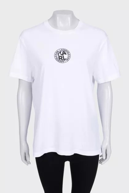 White straight-cut T-shirt with a brand logo