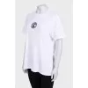 White straight-cut T-shirt with a brand logo