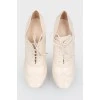 Beige leather high -heeled boots