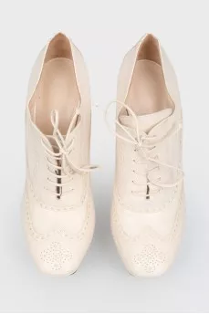 Beige leather high -heeled boots