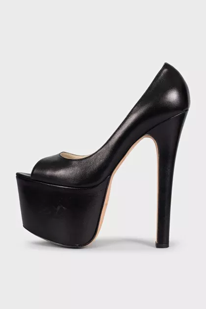 Leather shoes with a high platform and heels